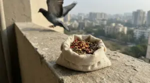 Sacchetto di spezie essiccate su un davanzale, con un piccione che vola via sullo sfondo